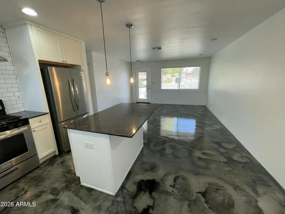 Real Estate Picture 4