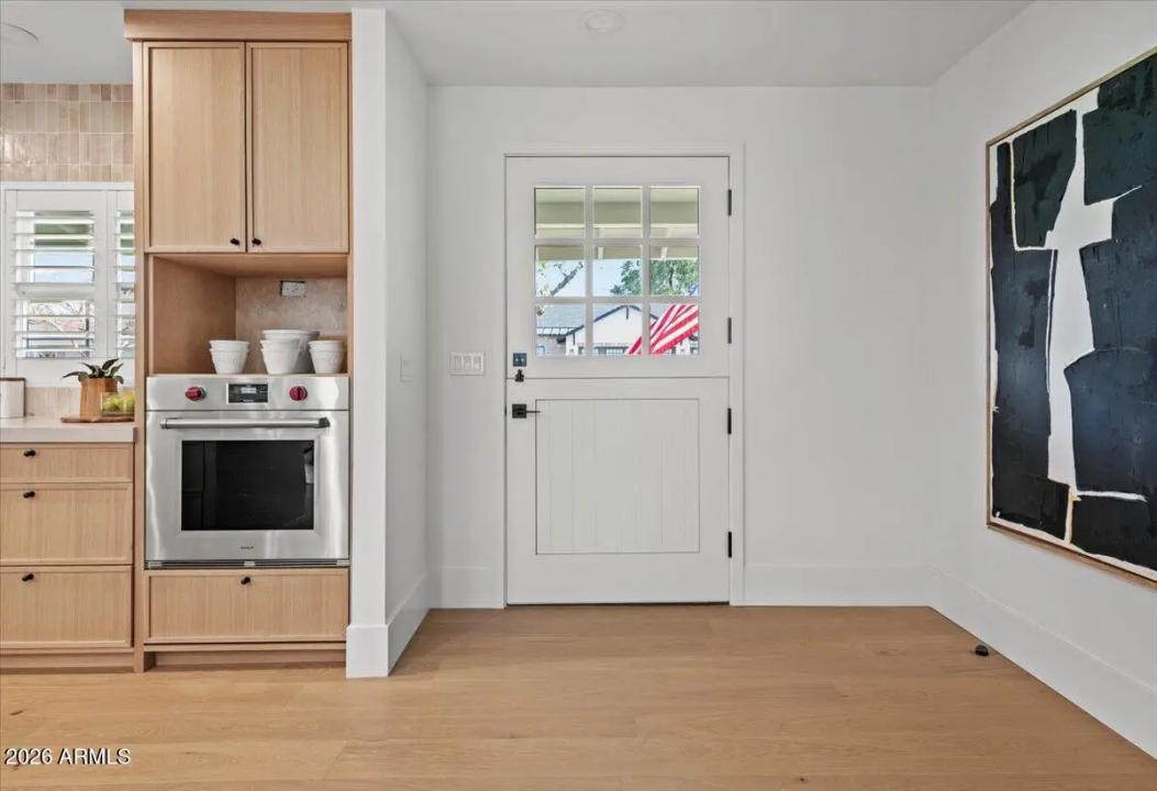 Real Estate Picture 4