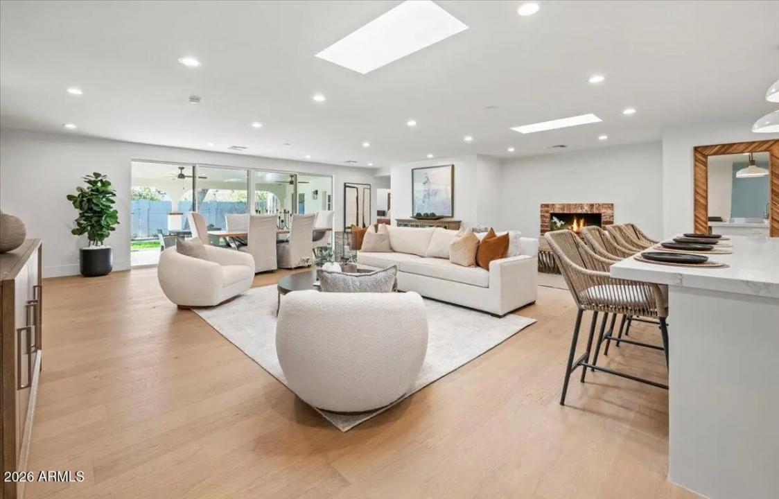 Real Estate Picture 8