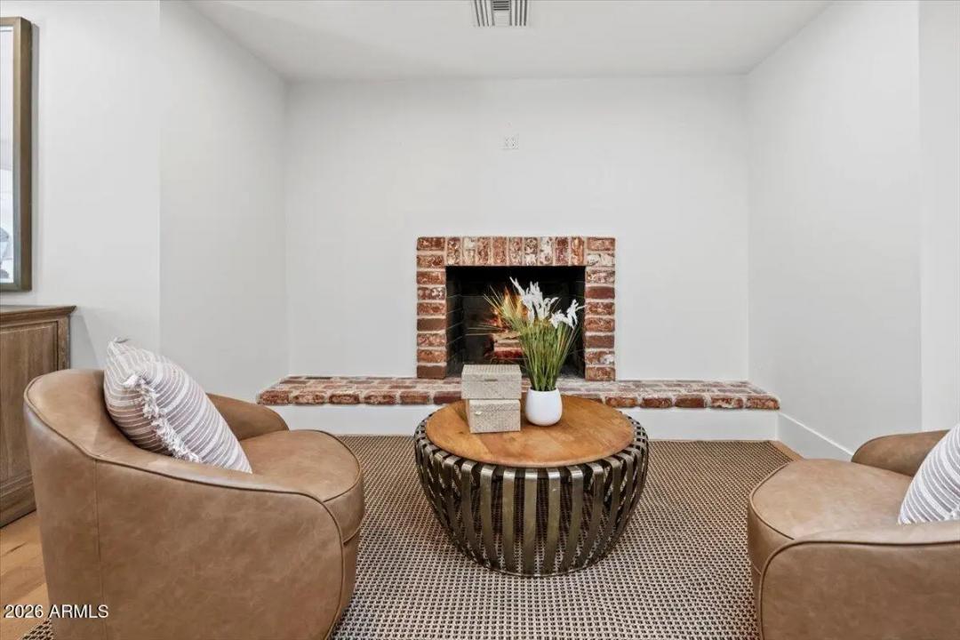 Real Estate Picture 10