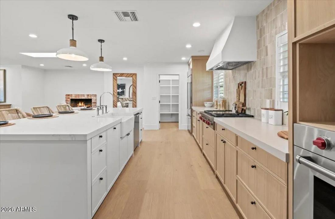 Real Estate Picture 12