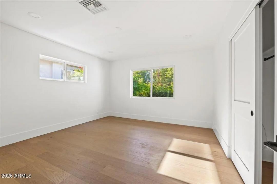 Real Estate Picture 30