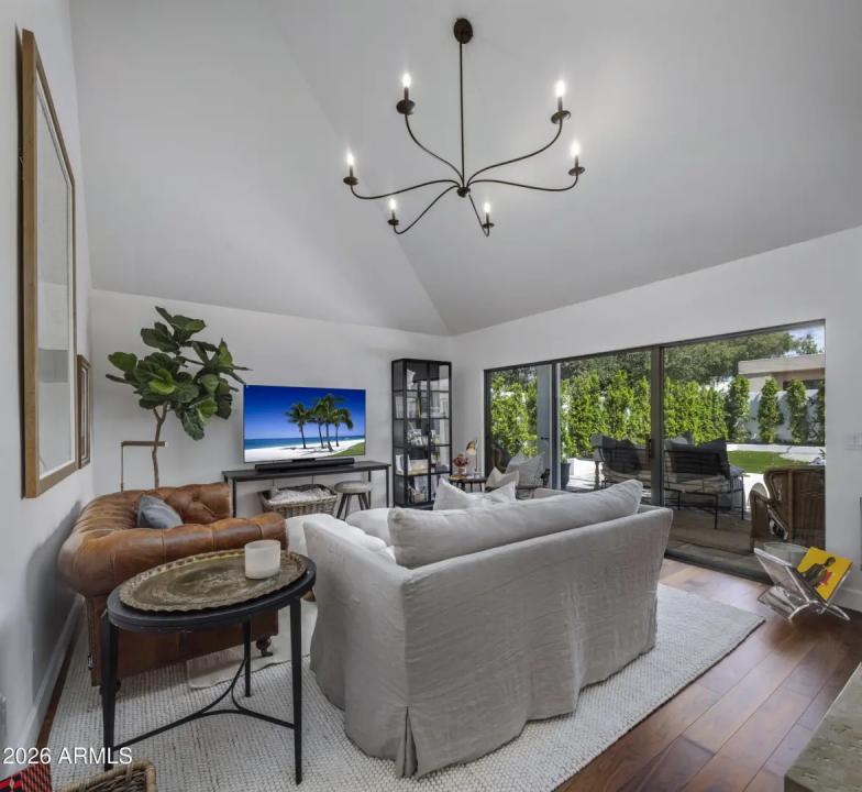 Real Estate Picture 4