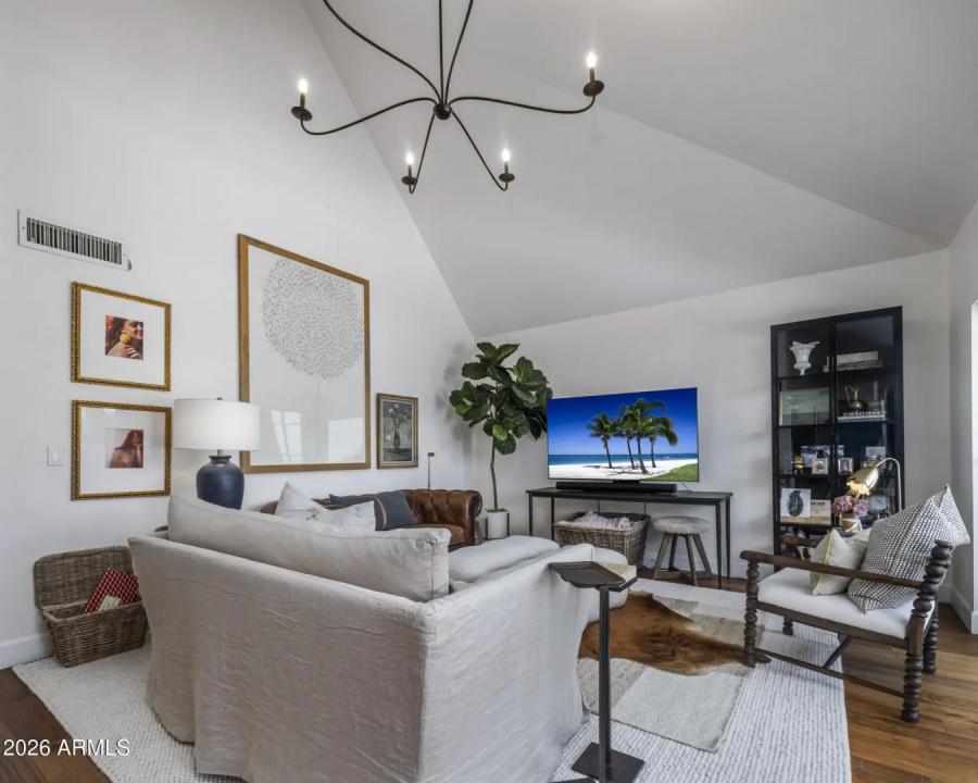 Real Estate Picture 5