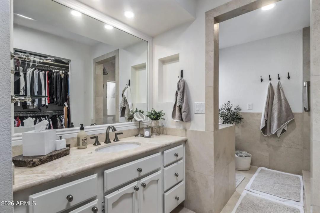 Real Estate Picture 23