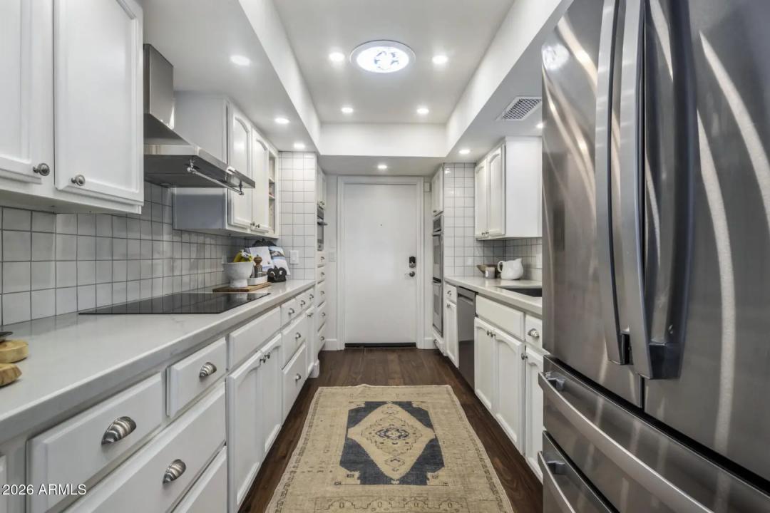 Real Estate Picture 11