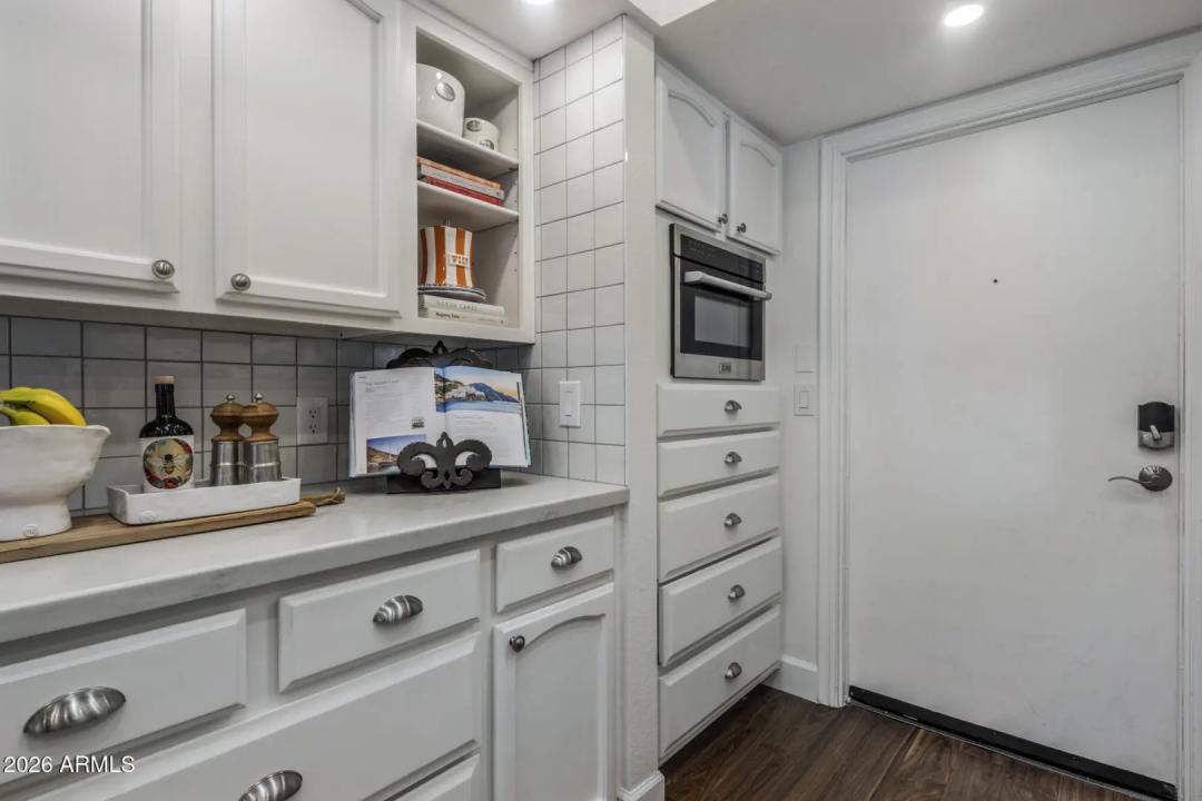 Real Estate Picture 14