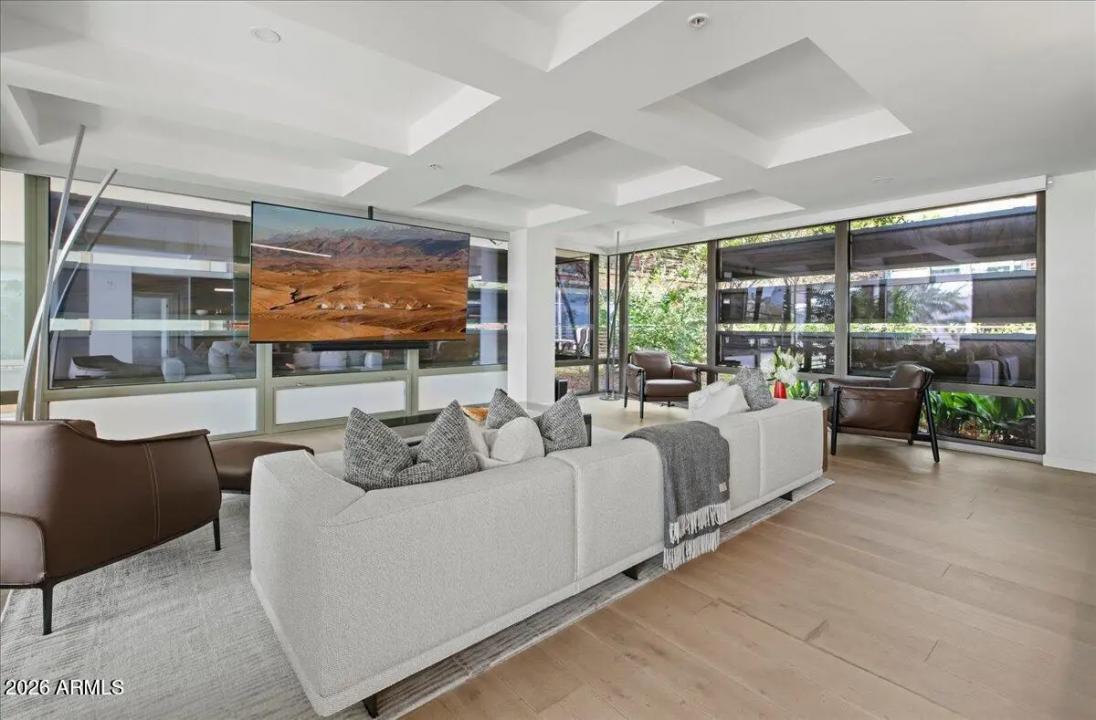 Real Estate Picture 3