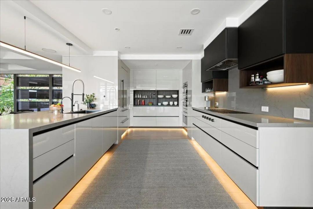 Real Estate Picture 7