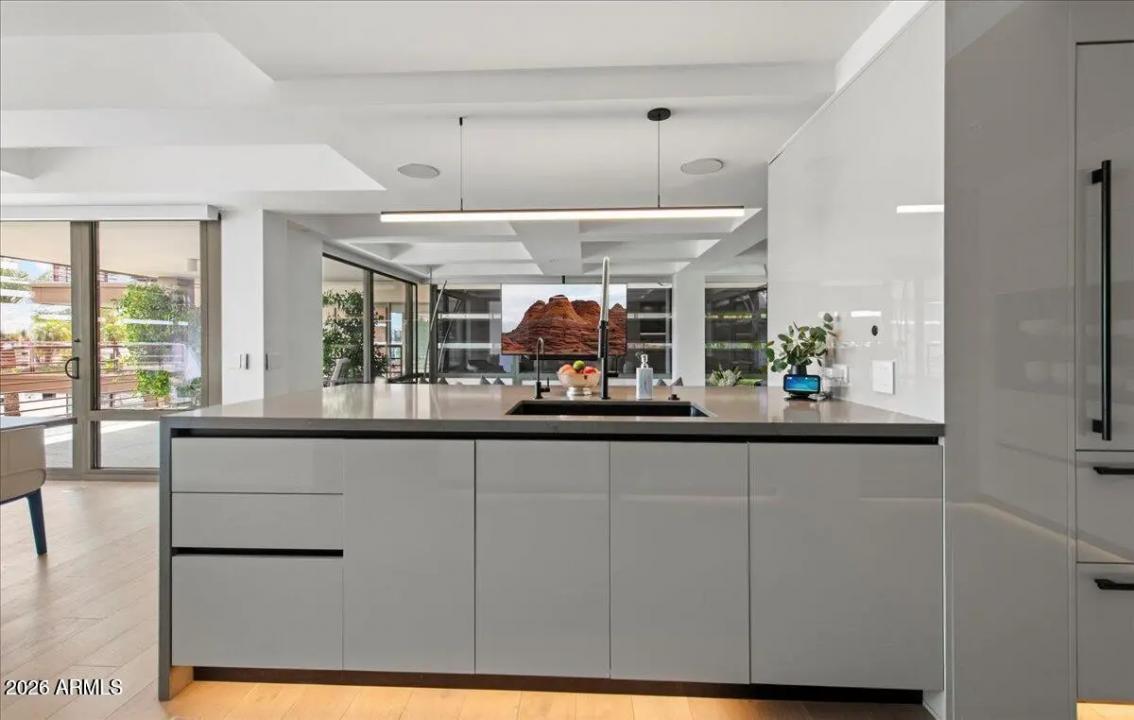 Real Estate Picture 8