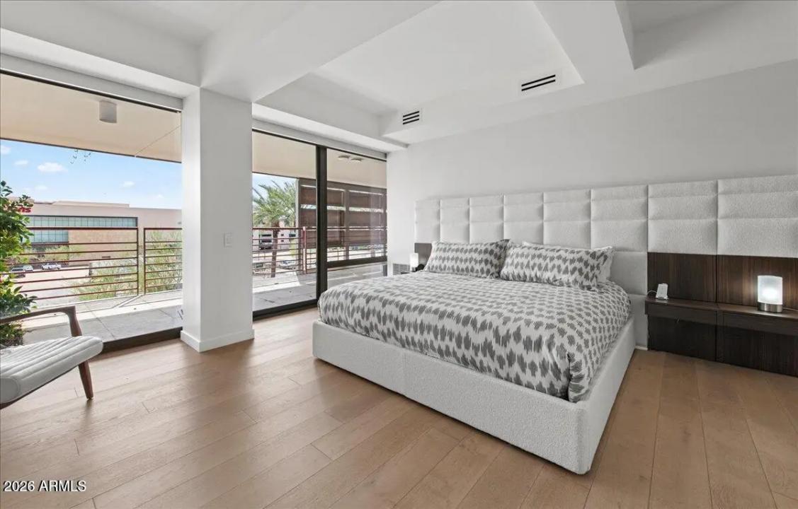 Real Estate Picture 11