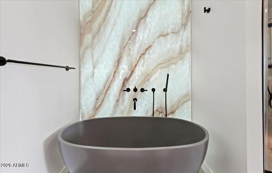 Real Estate Picture 14