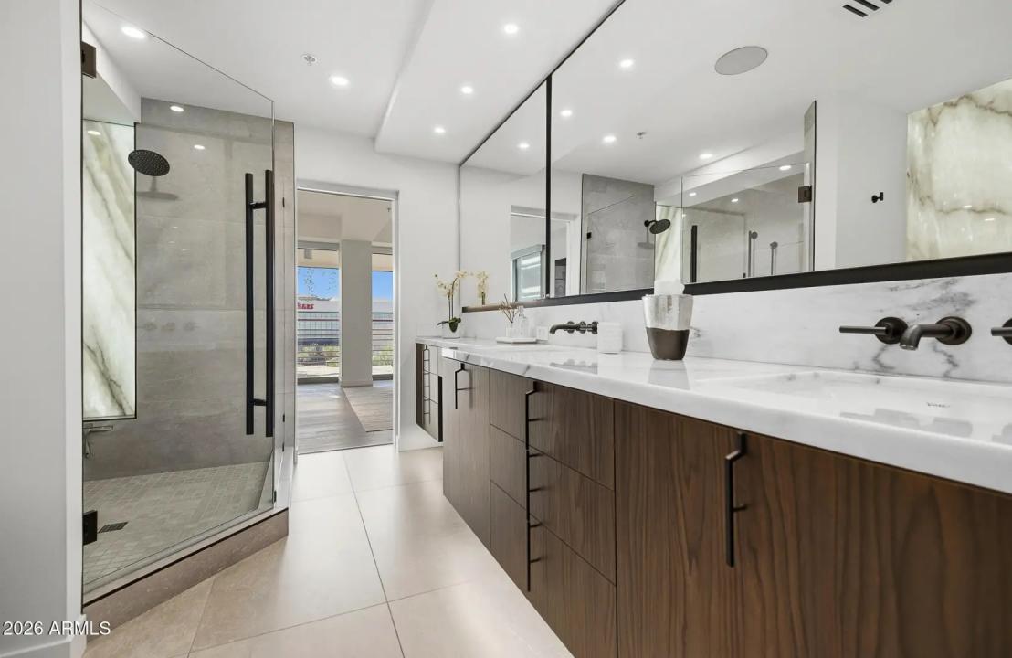 Real Estate Picture 24