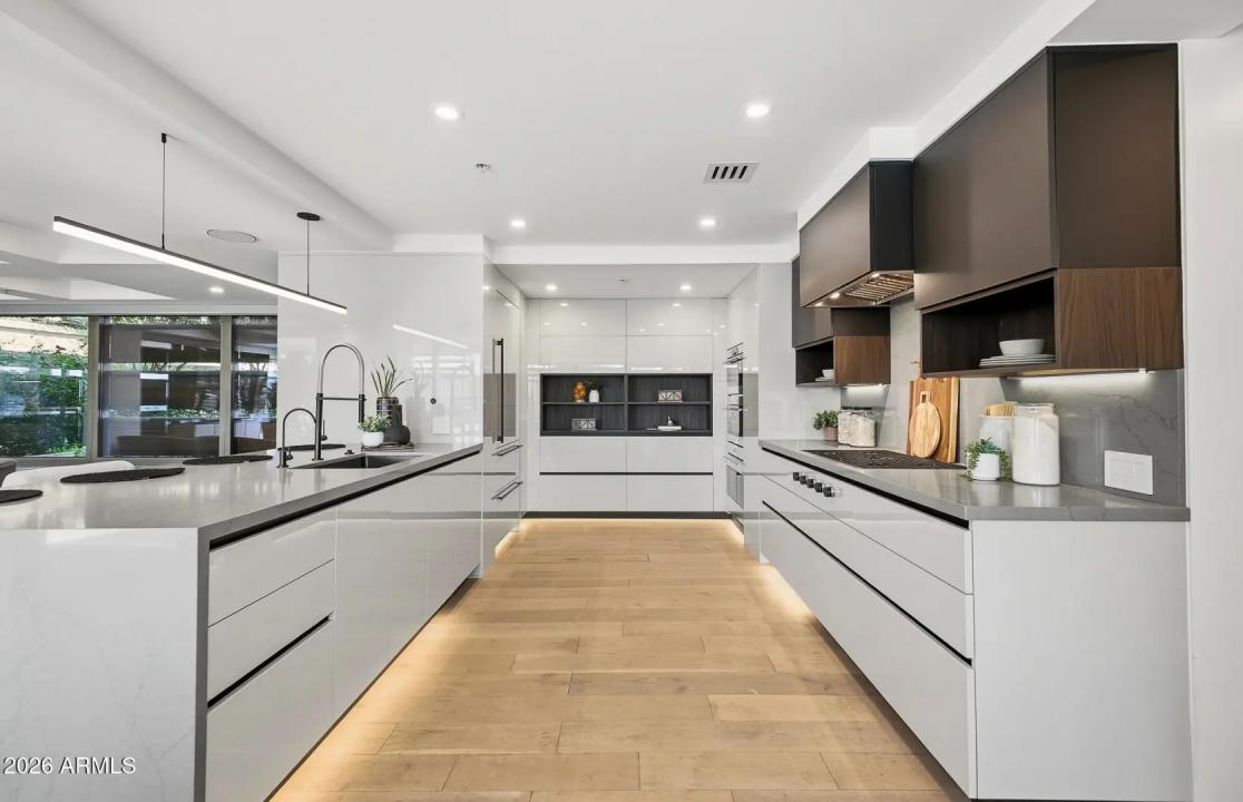 Real Estate Picture 3