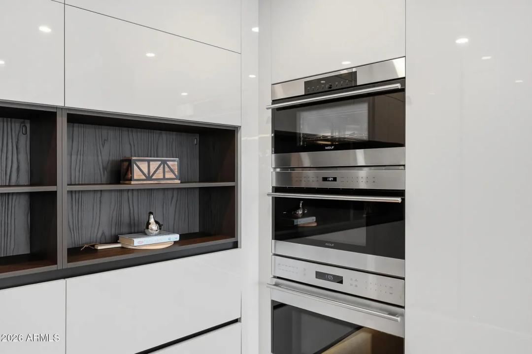 Real Estate Picture 8