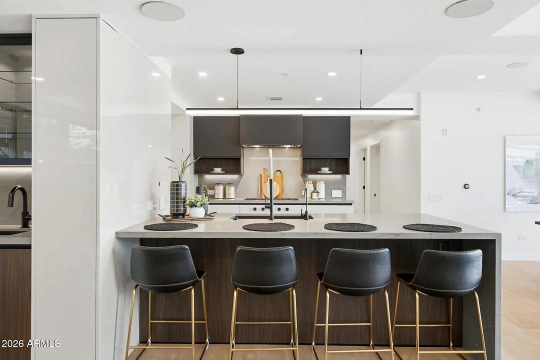 Real Estate Picture 4