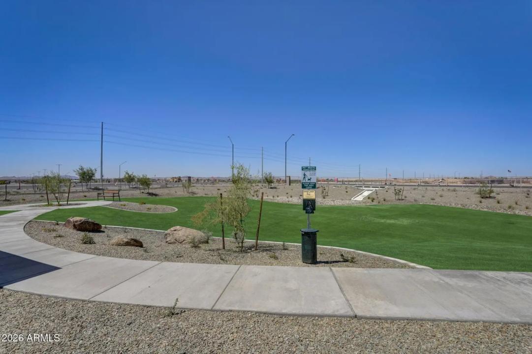 Real Estate Picture 8