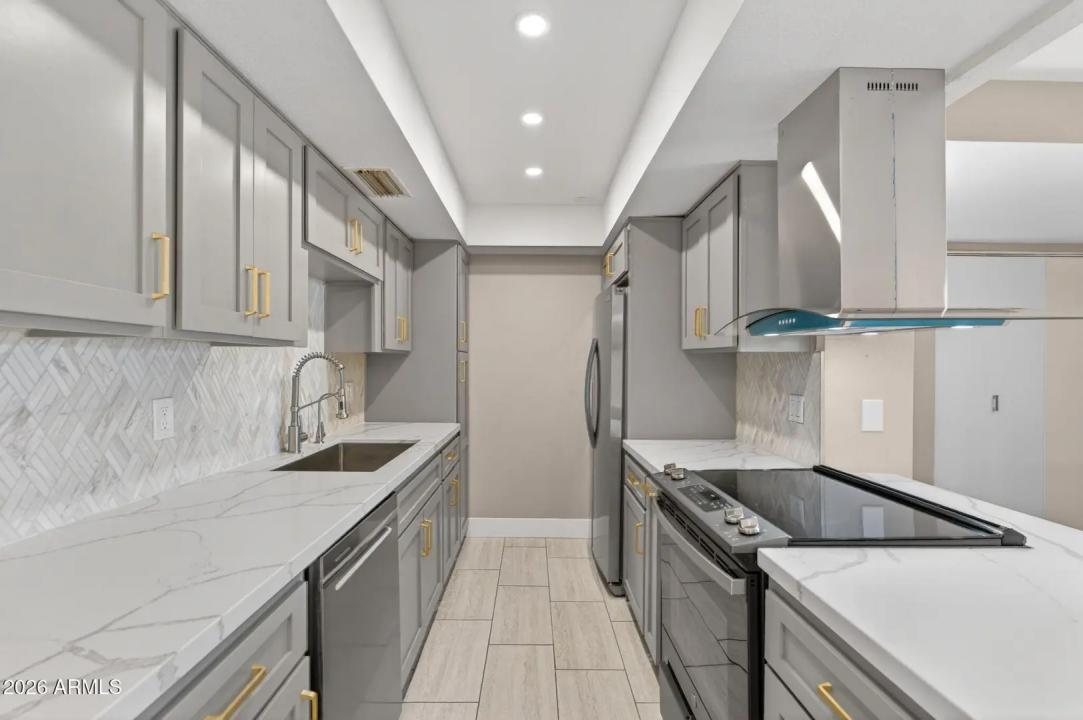 Real Estate Picture 8