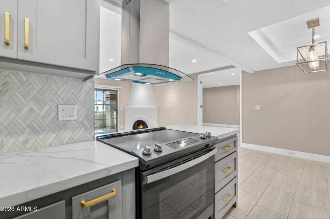 Real Estate Picture 11