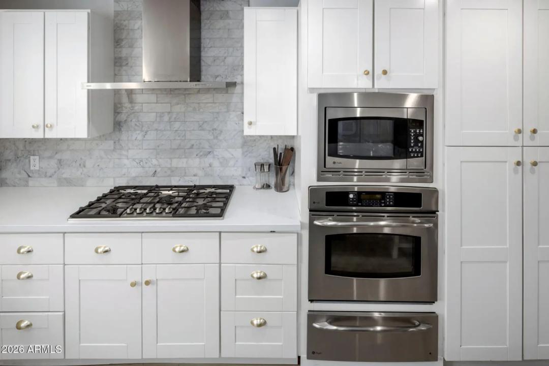 Real Estate Picture 12