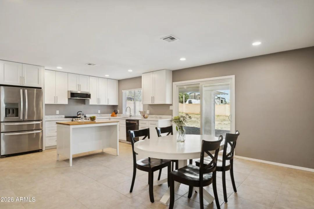 Real Estate Picture 5