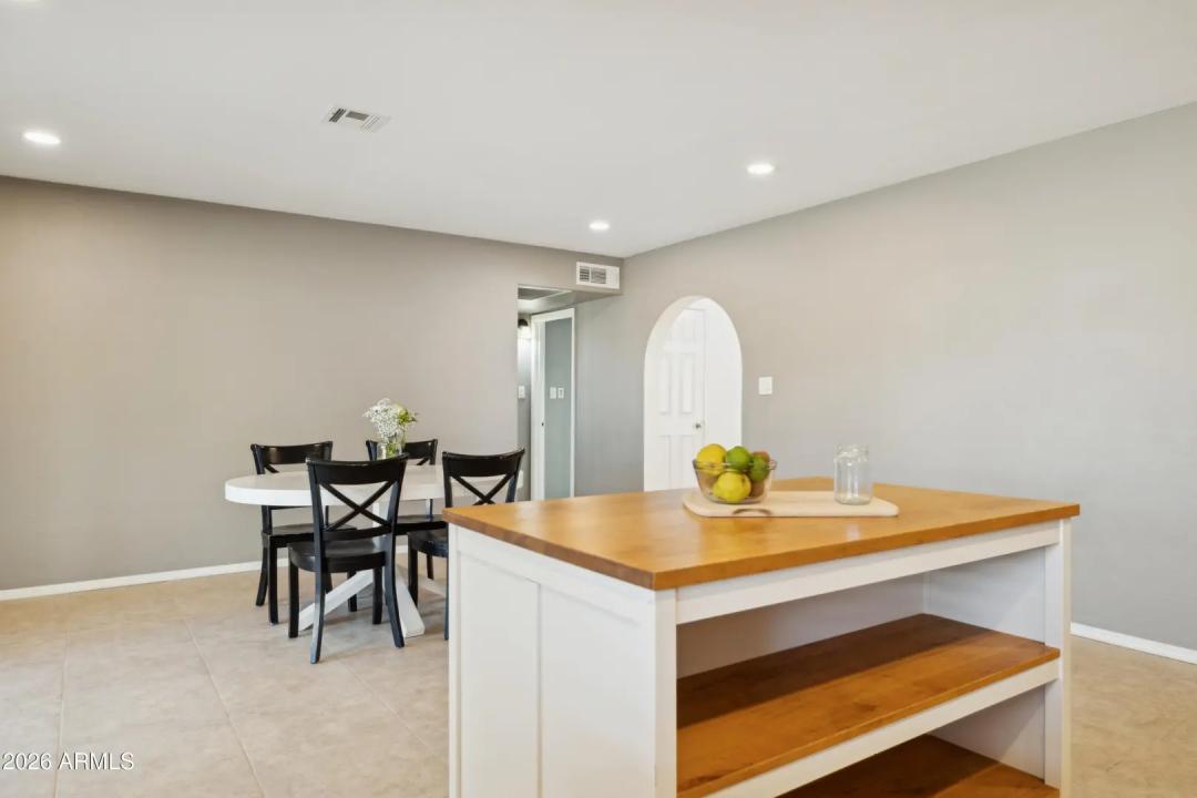 Real Estate Picture 8