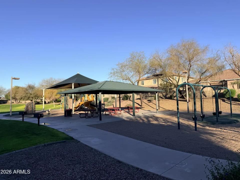 Real Estate Picture 28