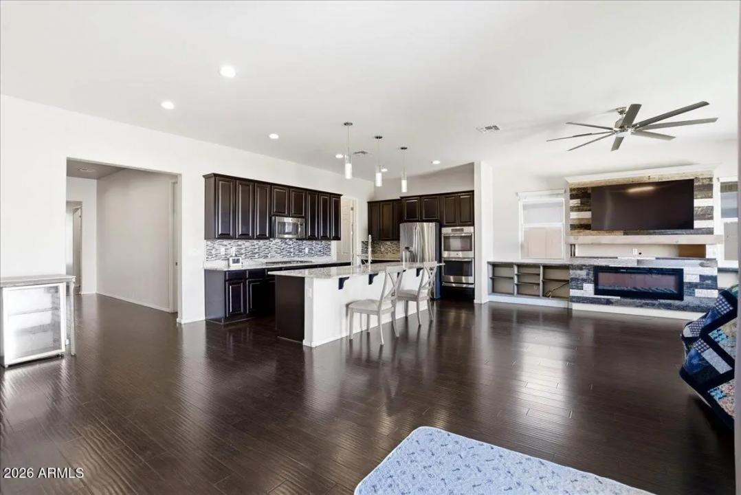 Real Estate Picture 7