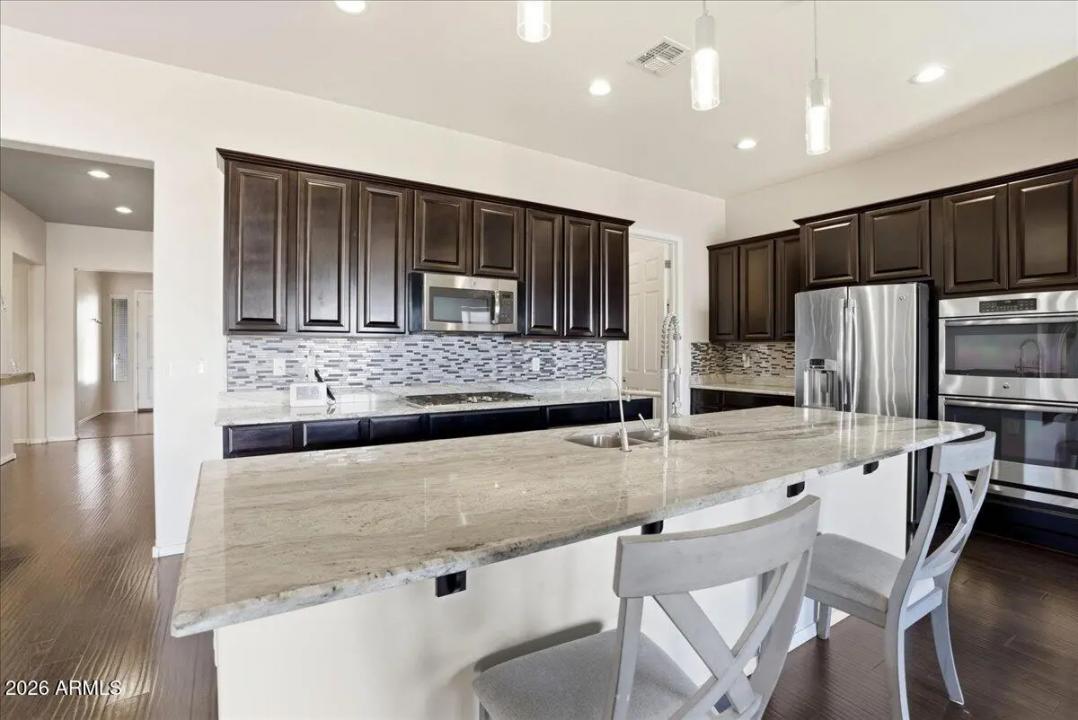 Real Estate Picture 4