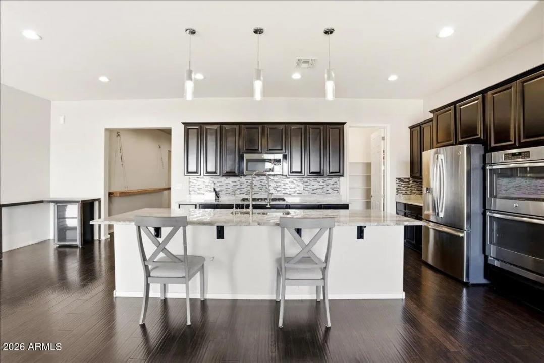 Real Estate Picture 5