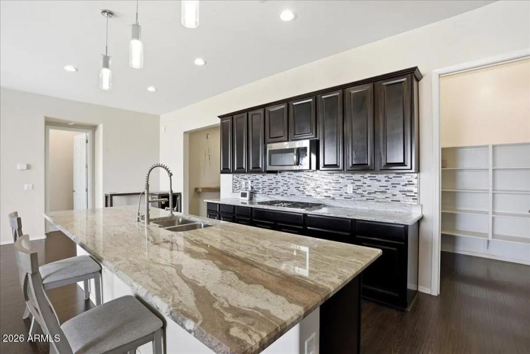 Real Estate Picture 6