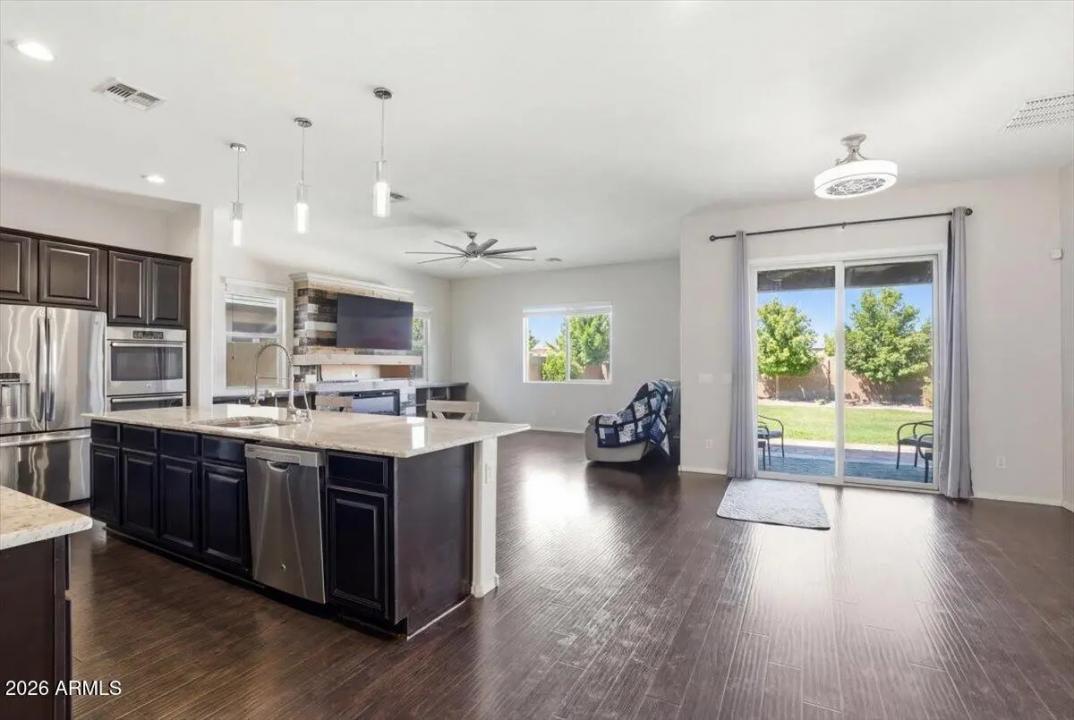 Real Estate Picture 3