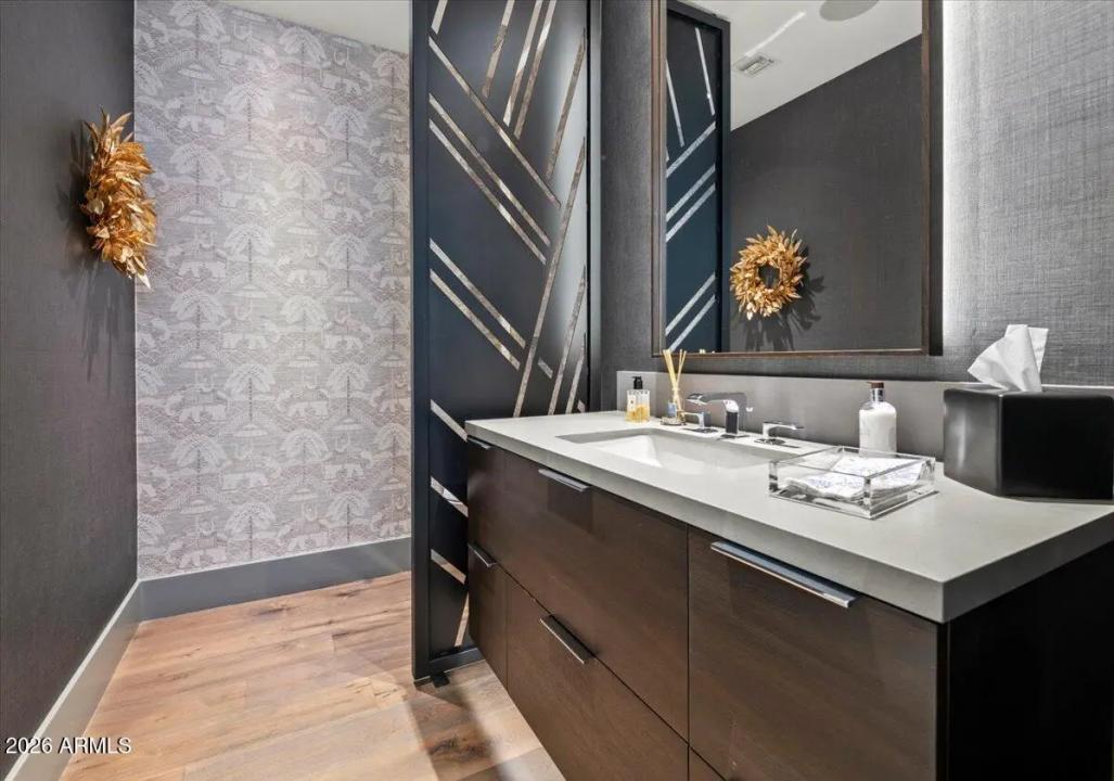 Real Estate Picture 4