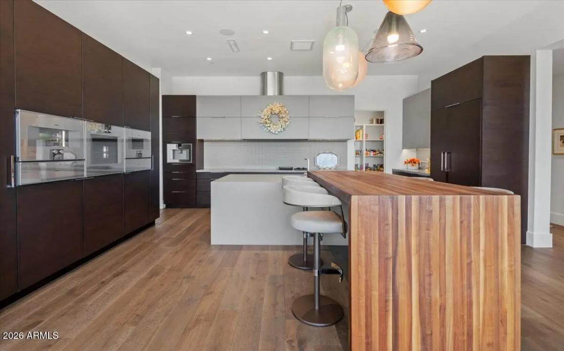 Real Estate Picture 6