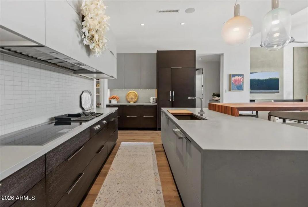 Real Estate Picture 5