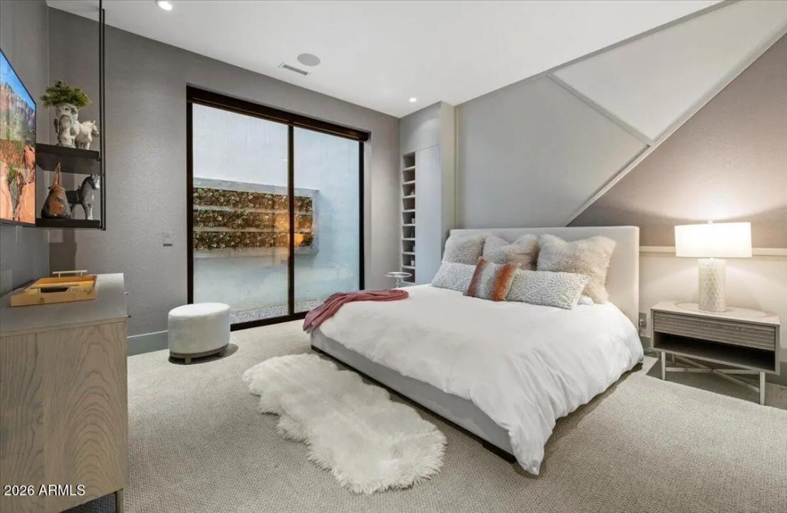 Real Estate Picture 24