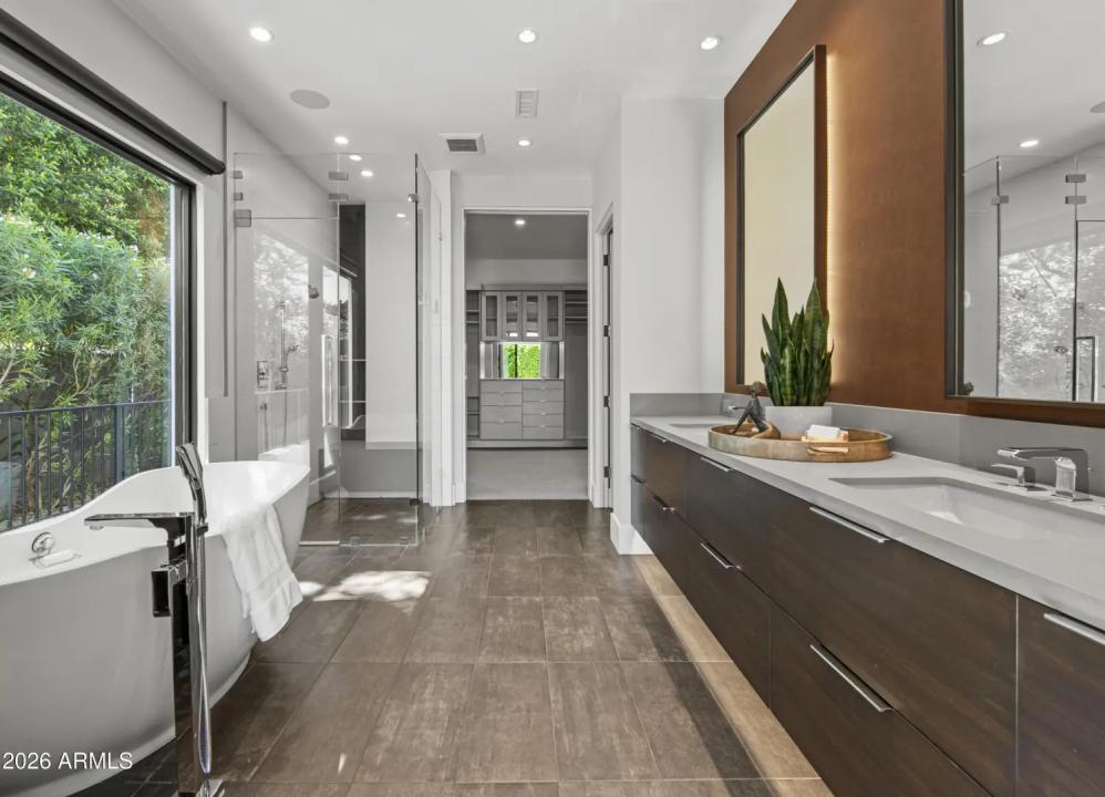 Real Estate Picture 24