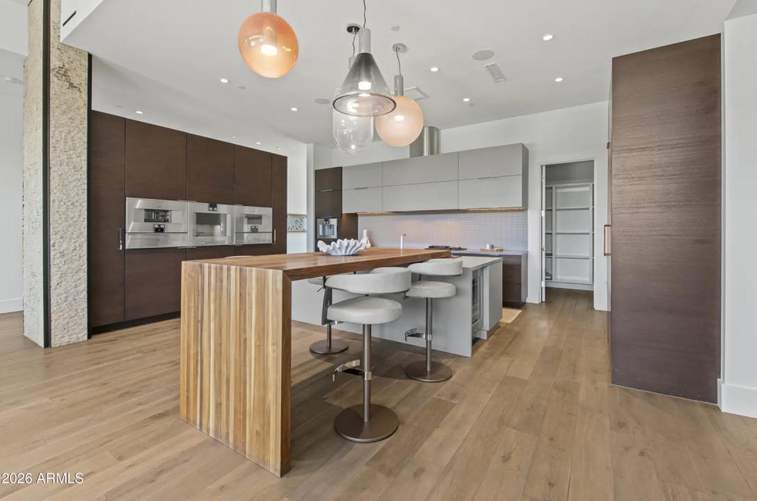 Real Estate Picture 18