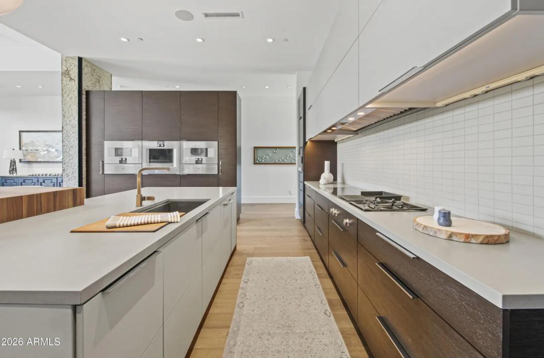 Real Estate Picture 16