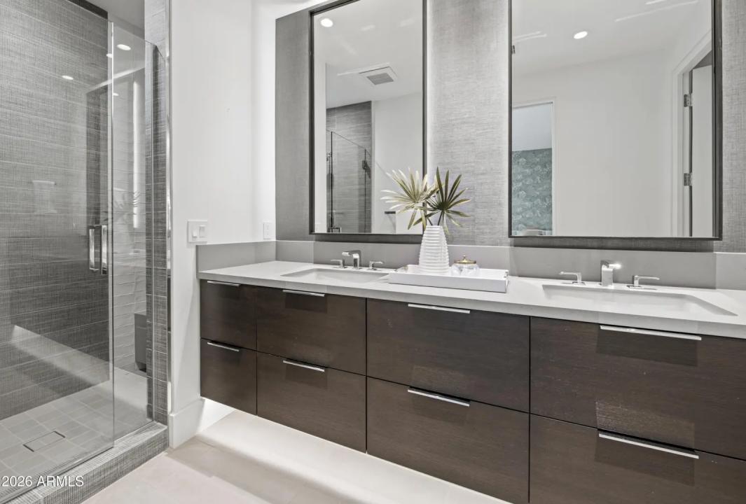 Real Estate Picture 32