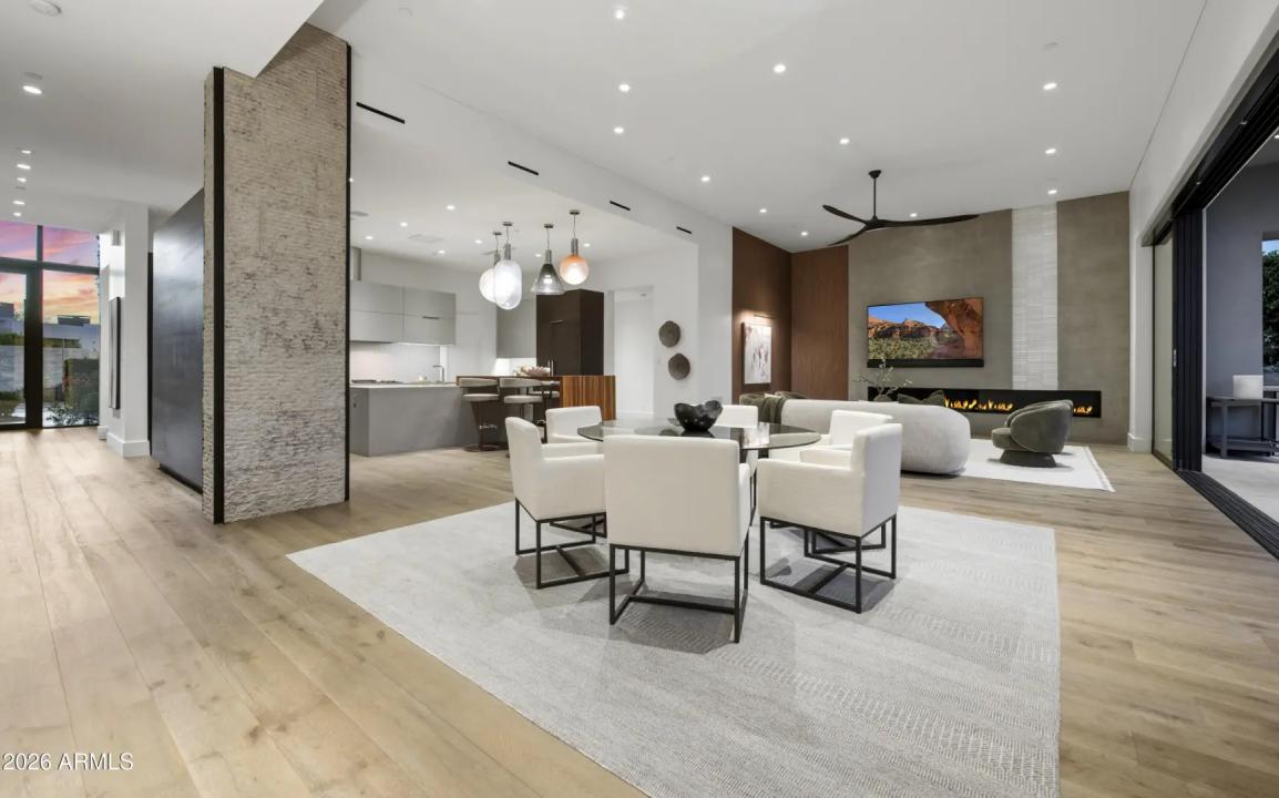 Real Estate Picture 14