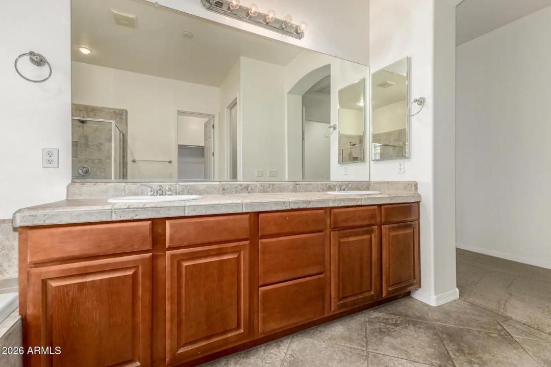 Real Estate Picture 24