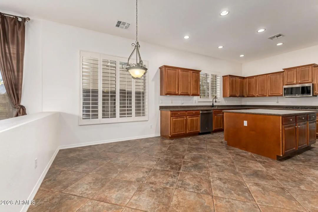 Real Estate Picture 15