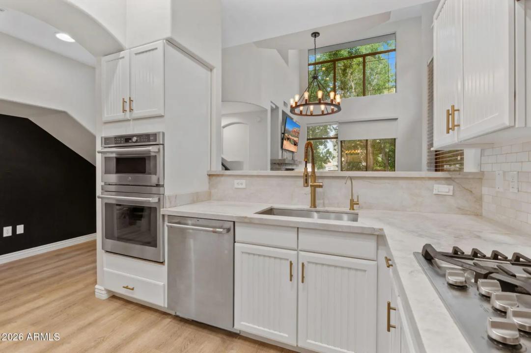 Real Estate Picture 11