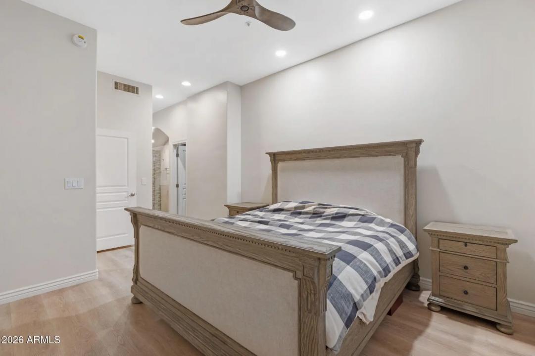 Real Estate Picture 16