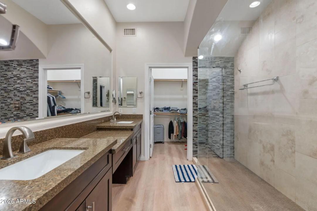 Real Estate Picture 17