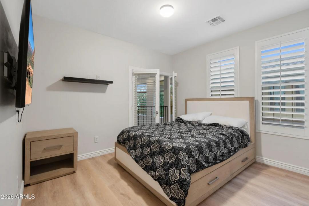 Real Estate Picture 24