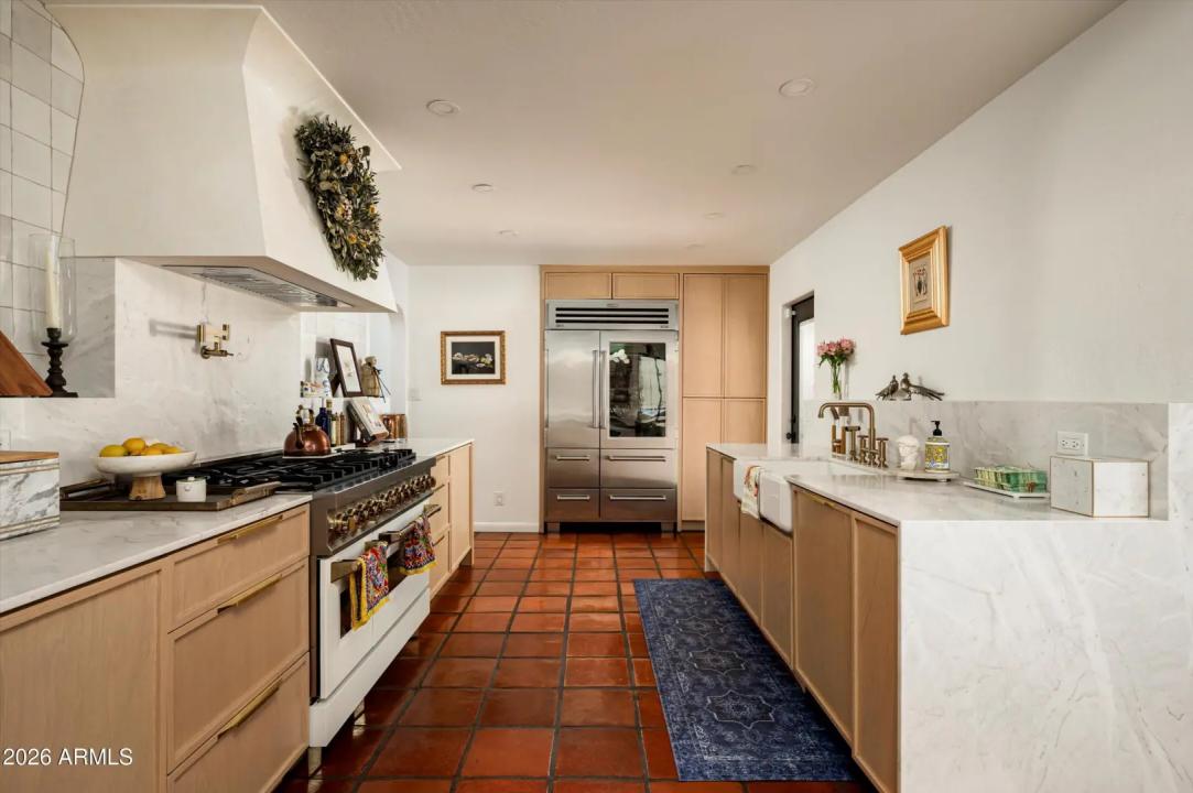 Real Estate Picture 8