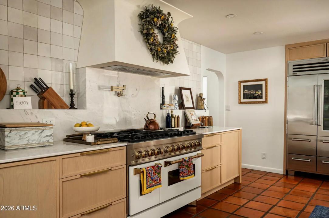 Real Estate Picture 9