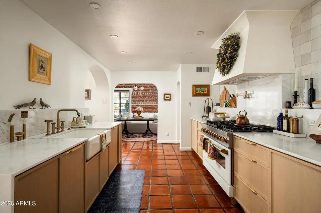 Real Estate Picture 10